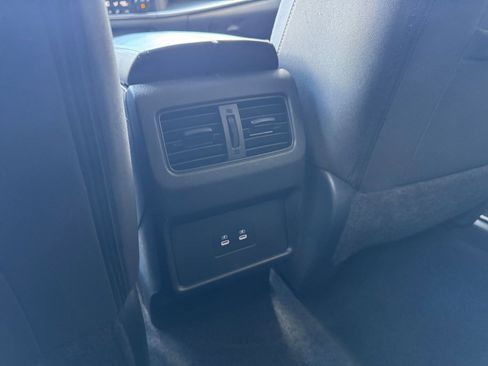 Used 2025 Nissan Rogue SV image 24