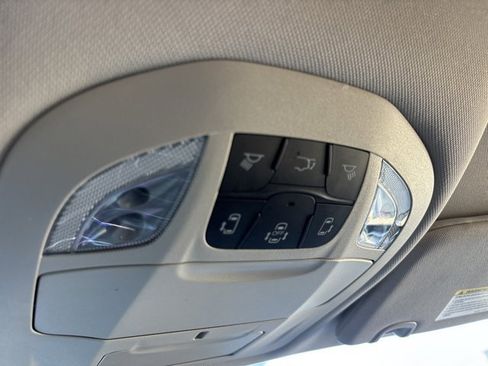 Used 2024 Chrysler Pacifica Touring-L image 42