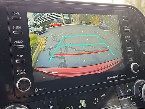 Used 2020 Toyota Highlander XLE image 9