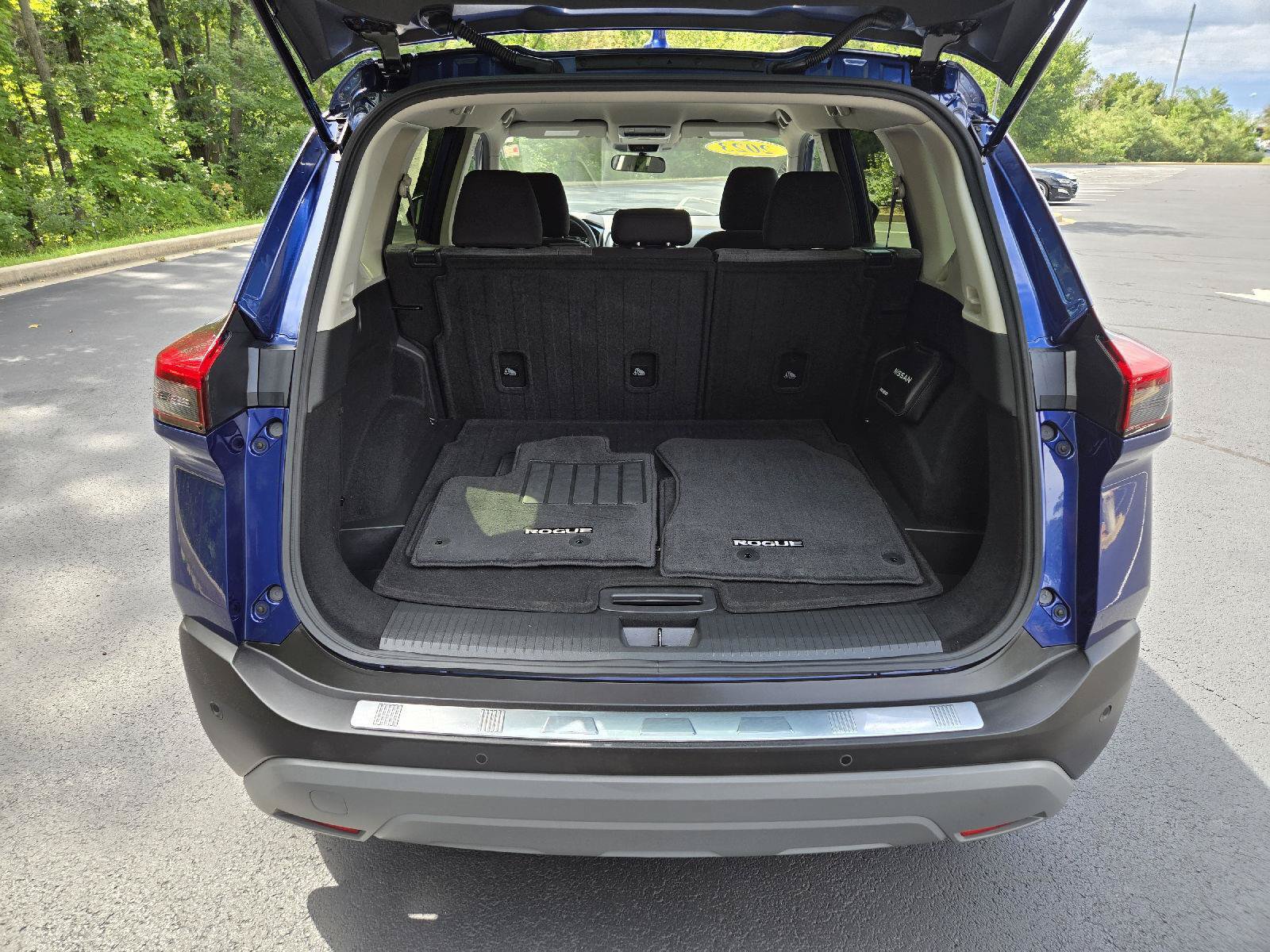 Used 2023 Nissan Rogue SV AWD/4WD image 9