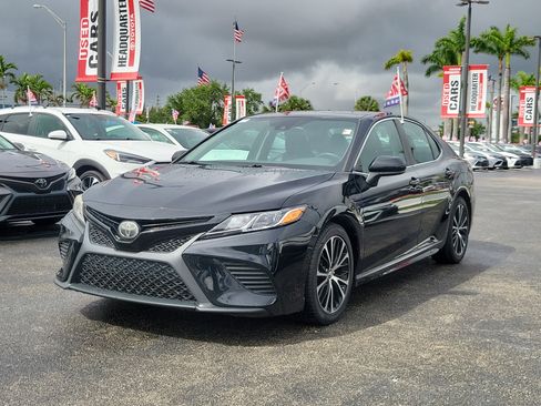 Used 2019 Toyota Camry SE image 6