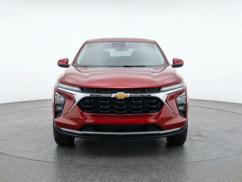 Used 2025 Chevrolet Trax LT w/ LT Convenience Package FWD image 2