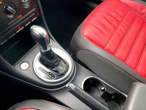 Used 2013 Volkswagen Beetle 2.0T FWD image 15