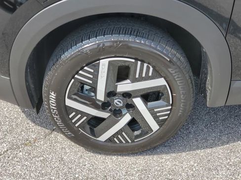 Certified 2025 Nissan Kicks SV FWD image 10