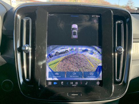 Used 2025 Volvo XC40 B5 Core image 25