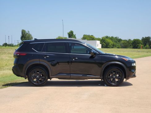 Used 2023 Nissan Rogue SV w/ SV Premium B Package FWD image 7