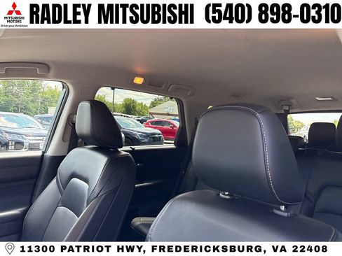 Used 2023 Nissan Pathfinder SL AWD/4WD image 2