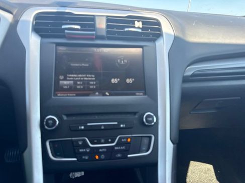 Used 2016 Ford Fusion SE FWD image 12