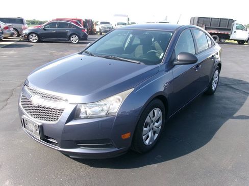 Used 2014 Chevrolet Cruze LS FWD image 9