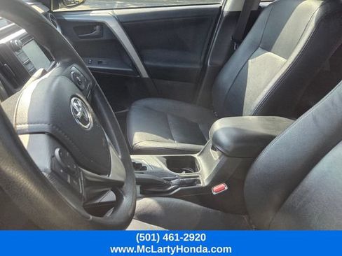 Used 2018 Toyota RAV4 LE FWD image 9