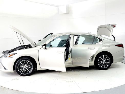 Used 2023 Lexus ES 250 w/ Premium Package image 10