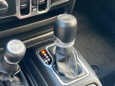 Used 2023 Jeep Gladiator Sport AWD/4WD image 20