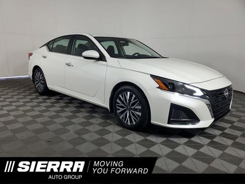 Used 2023 Nissan Altima 2.5 SV image 1