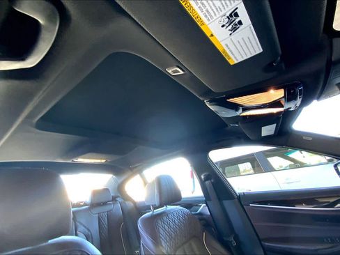 Used 2020 BMW M550i xDrive w/ Dynamic Handling Package image 14