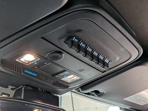 Certified 2024 Ford Bronco Black Diamond w/ Sasquatch Package image 15