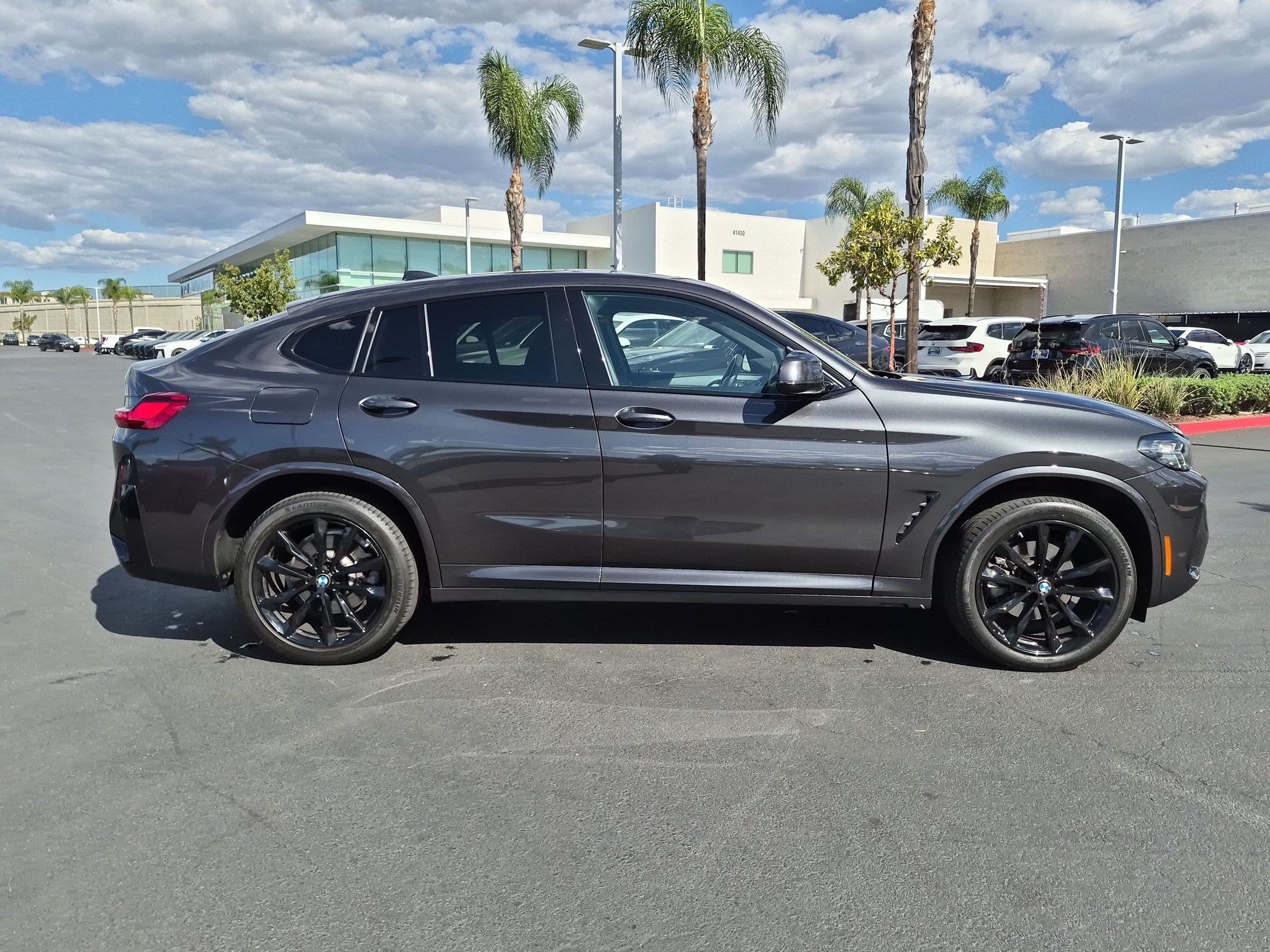 Used 2025 BMW X4 xDrive30i w/ Premium Package AWD/4WD image 11