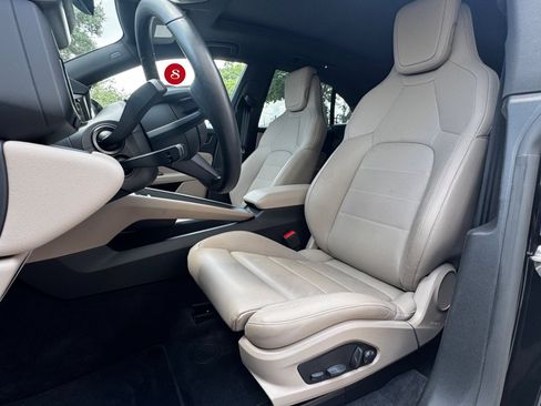 Used 2025 Porsche Macan 4S Electric AWD/4WD image 20