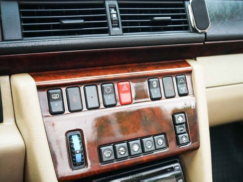 Used 1995 Mercedes-Benz E 320 Convertible image 53