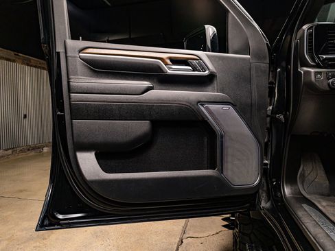 Used 2024 Chevrolet Silverado 3500 High Country w/ High Country Premium Package image 30