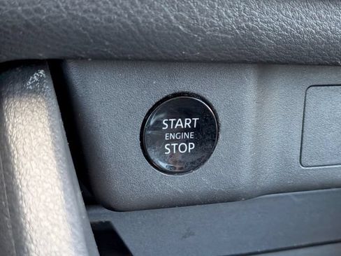Used 2024 Nissan Rogue SV AWD/4WD image 27