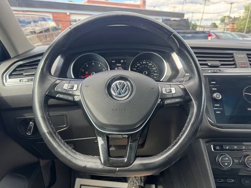 Used 2018 Volkswagen Tiguan SE w/ Panoramic Sunroof Package AWD/4WD image 32
