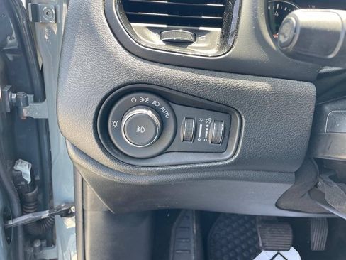 Used 2018 Jeep Renegade Altitude w/ UConnect 8.4 Nav Group AWD/4WD image 22
