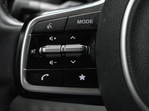 Used 2022 Kia Carnival EX FWD image 20