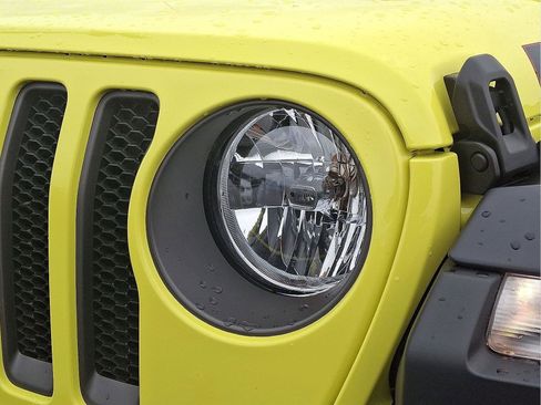 Used 2023 Jeep Wrangler Rubicon w/ Cold Weather Group image 8