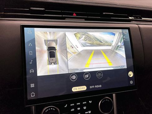 Used 2023 Land Rover Range Rover Long Wheelbase SE image 56