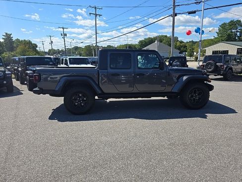 Certified 2023 Jeep Gladiator Willys image 8