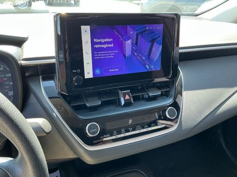 Used 2025 Toyota Corolla LE FWD image 12