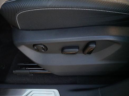 Certified 2025 Volkswagen Atlas Cross Sport SE w/ Panoramic Sunroof Package image 20