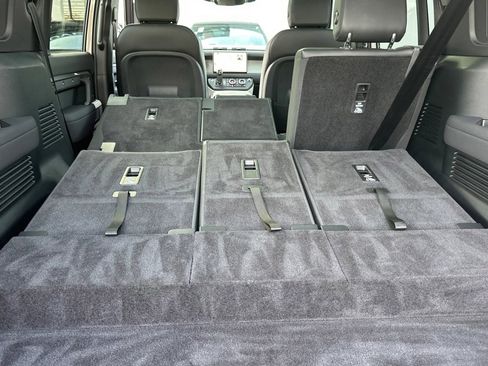 Used 2023 Land Rover Defender 130 SE image 34