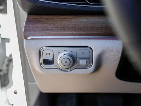 Used 2025 Mercedes-Benz GLE 350 4MATIC image 14