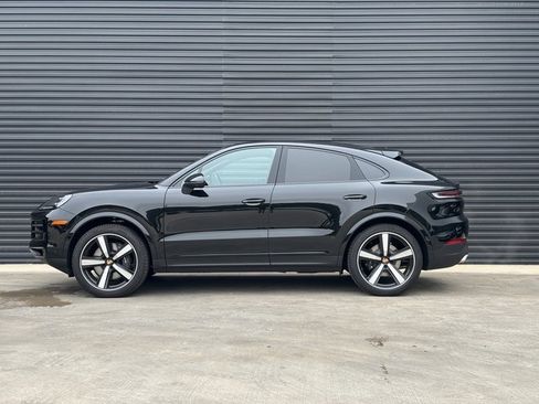 Certified 2025 Porsche Cayenne Coupe image 2