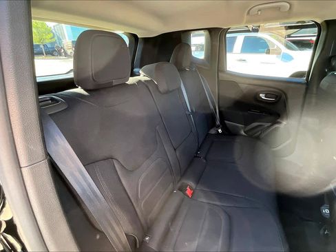 Used 2020 Jeep Renegade Latitude w/ Popular Equipment Group image 16