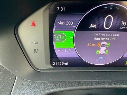 Used 2023 Chevrolet Bolt EUV LT w/ Comfort Package FWD image 18