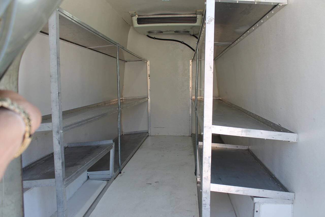 Used 2008 Freightliner Sprinter 2500 RWD image 27