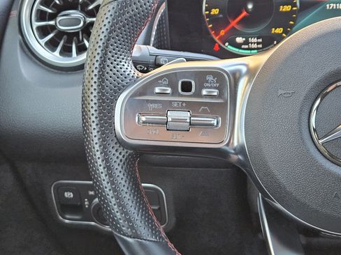 Used 2023 Mercedes-Benz EQB 300 4MATIC image 28