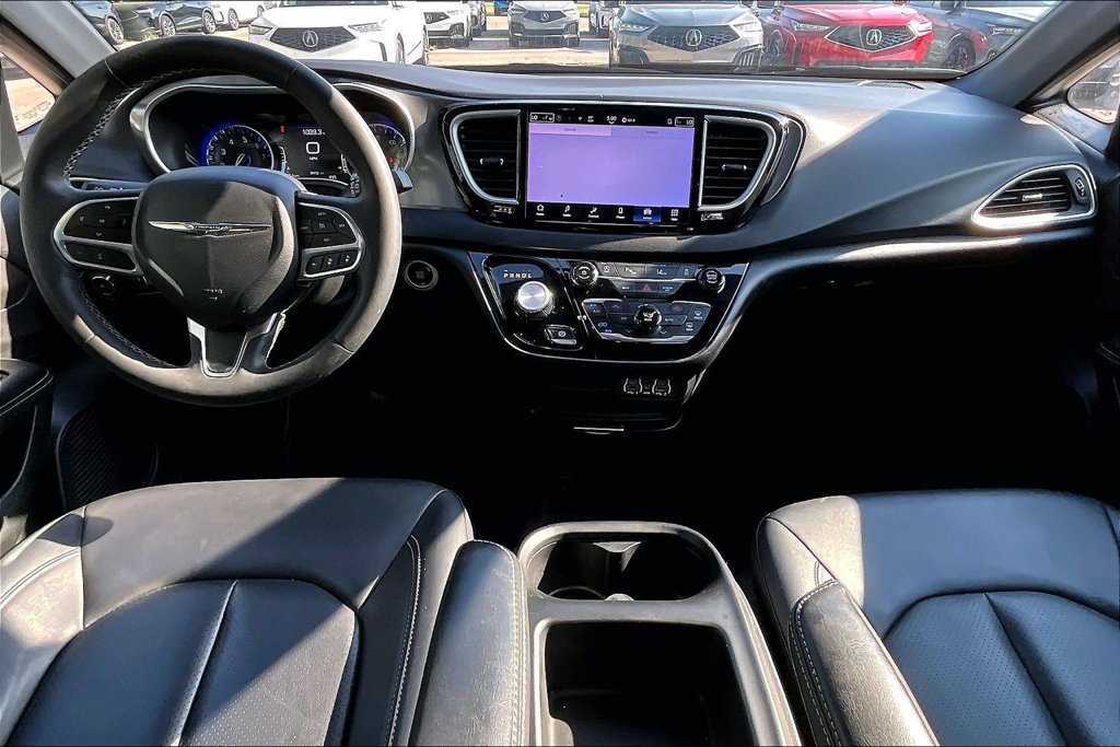 Used 2025 Chrysler Pacifica Select FWD image 18