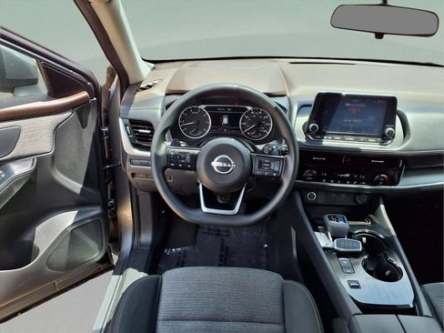 Used 2022 Nissan Rogue SV FWD image 9