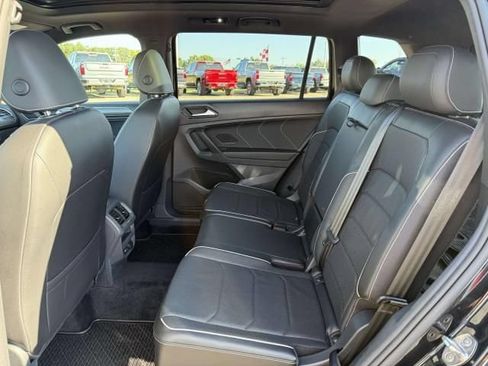Used 2022 Volkswagen Tiguan SEL R-Line AWD/4WD image 16