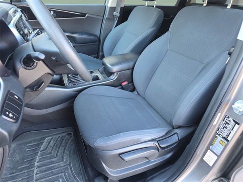 Used 2017 Kia Sorento LX image 18