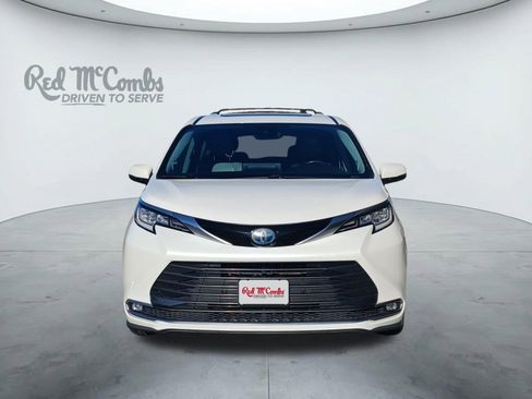 Used 2021 Toyota Sienna Limited image 8