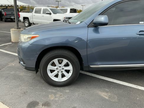 Used 2013 Toyota Highlander 4WD w/ Cold Weather Pkg image 26