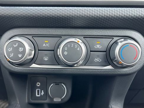 New 2025 Nissan Kicks Play S image 4