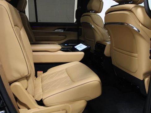 Used 2022 Jeep Grand Wagoneer Series III image 26