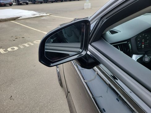 Used 2019 Volvo S60 T6 Momentum w/ Premium Package image 13