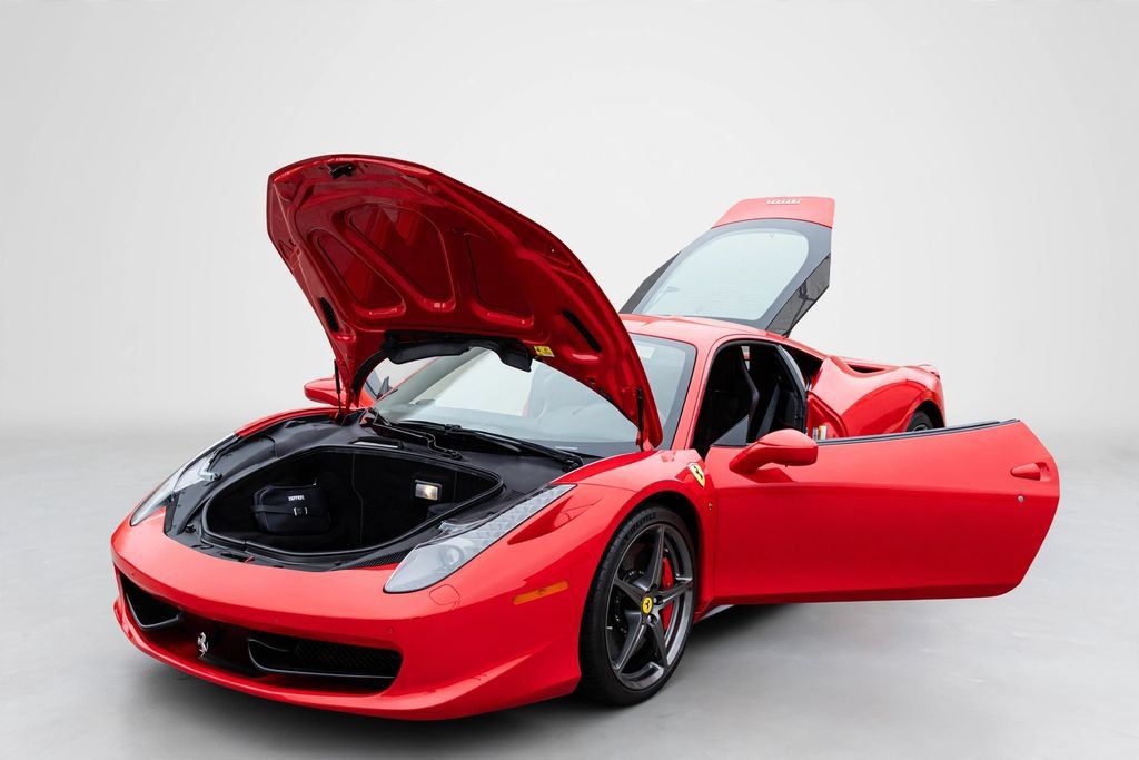 Used 2015 Ferrari 458 Italia Coupe RWD image 32