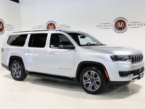 Used 2024 Jeep Wagoneer L Series II w/ Flexible Seating Group image 6